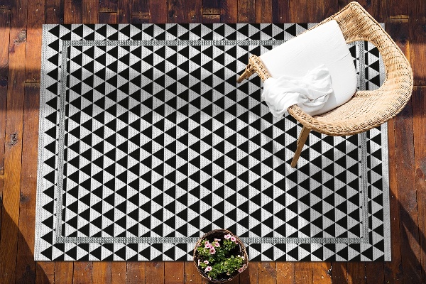 Alfombra para exterior Triángulos en blanco y negro